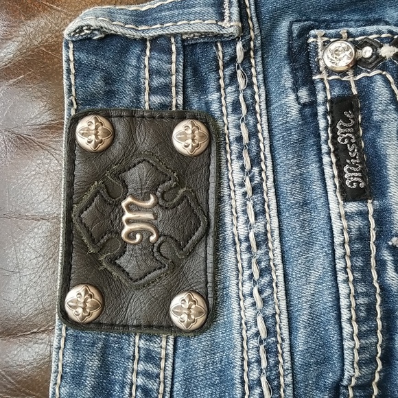 Miss Me Medium Wash Mid Rise Signature Bootcut Jeans. - Picture 3 of 16